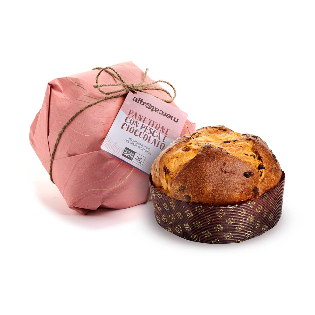 Panettone con pesca e cioccolato